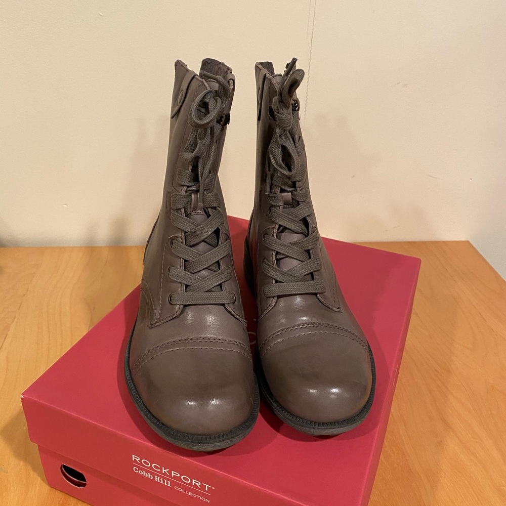 Lace-up leather boots